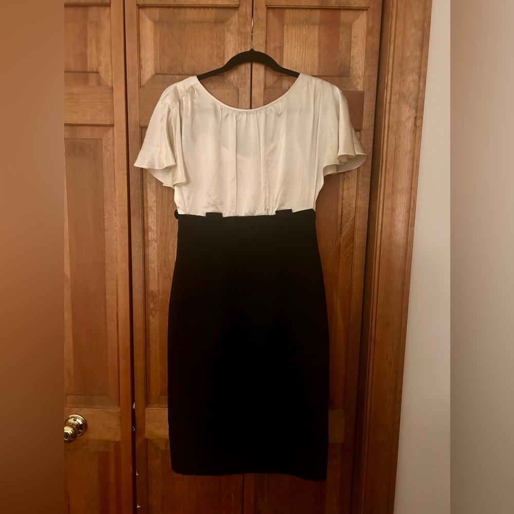 Calvin Klein Women’s Sz 4 Cream and Black Dress - Preppy and Office Appropriate